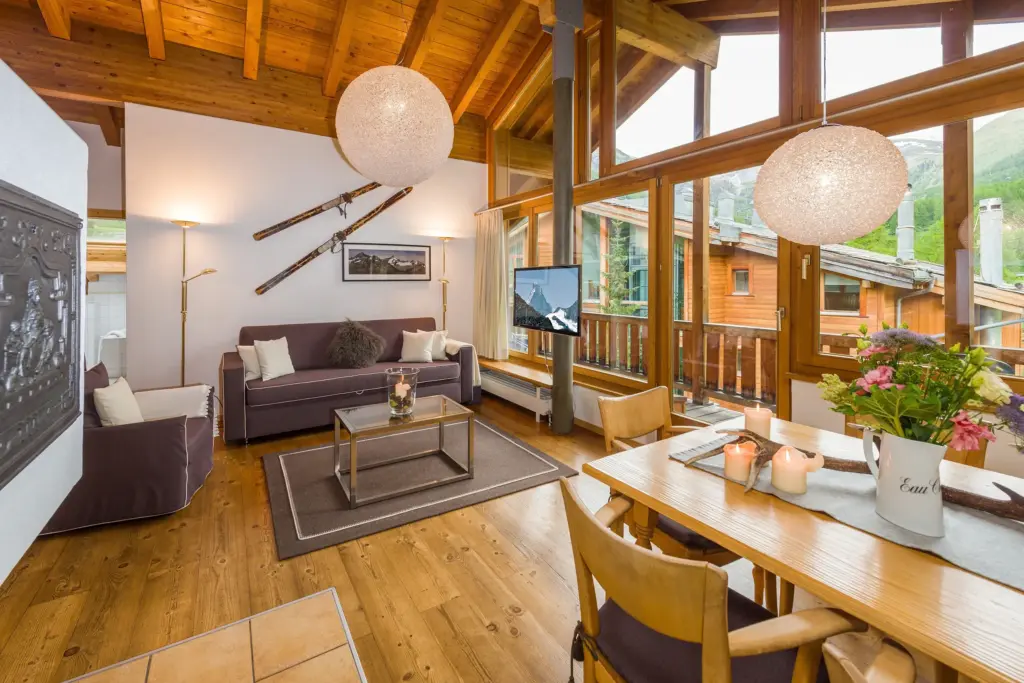 Salon / salle à manger : Appartement mansardé de 3.5 pièces à Zermatt près de la station de la vallée