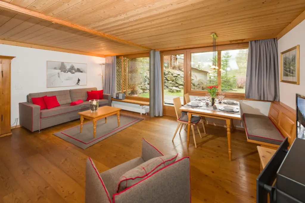 Living / Dining : 2.5 room apartment in Zermatt near the valley station