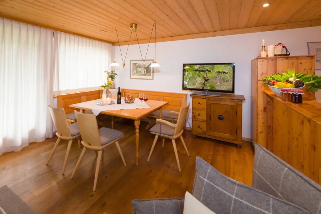 Dining room : 3.5 room apartment in Zermatt near the valley station