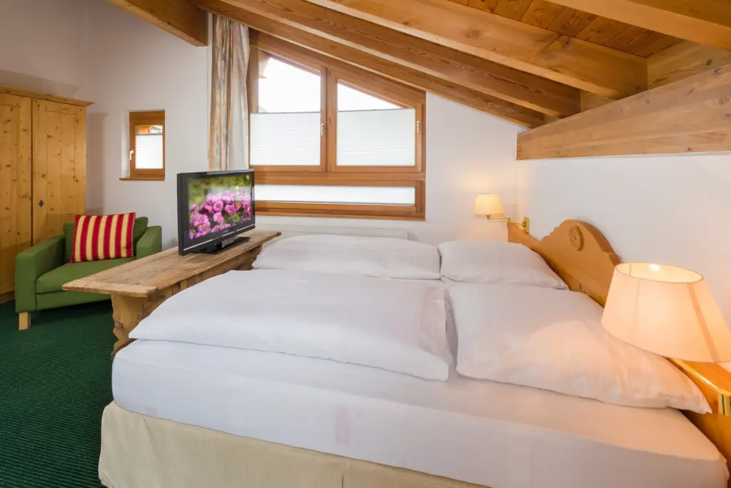 Bedroom : 3.5 room attic apartment in Zermatt near the valley station