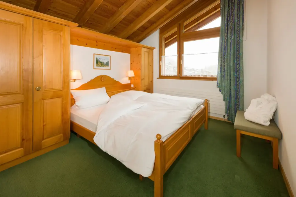 Schlafzimmer : 2.5 Zimmer Dachwohnung in Zermatt bei der Talstation