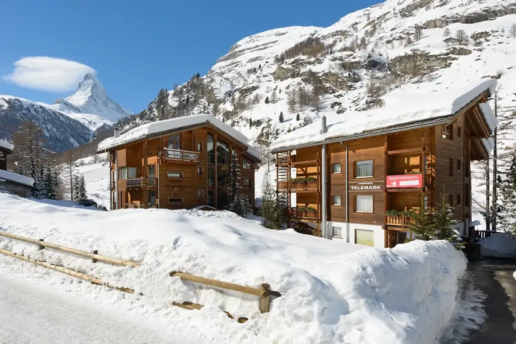 Situation des appartements de vacances à Zermatt près de la télécabine avec vue directe sur le Cervin.